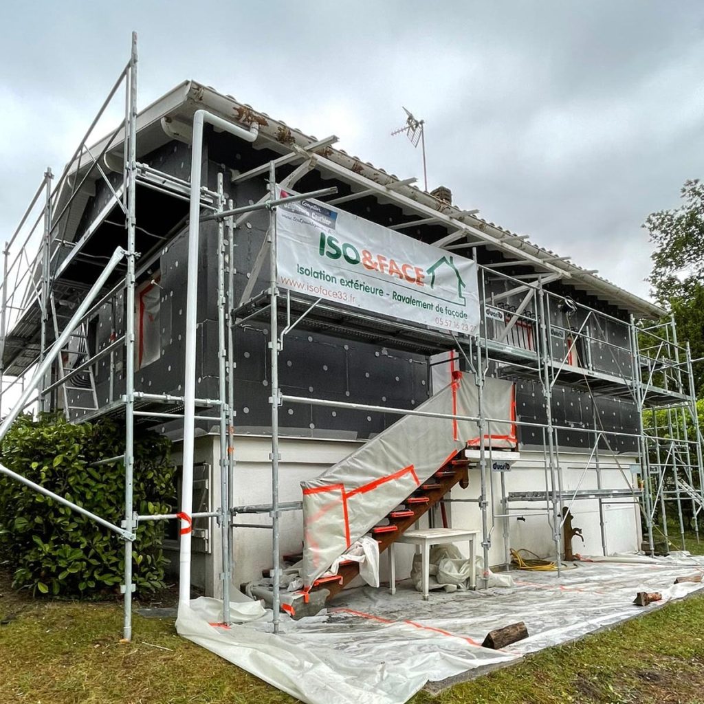 Isolation thermique par l'extérieur en cours polystyrène graphité à Cazaux|Le tableau des montants accordés pour l'aide MaPrimeRénov Copropriété|Logo de MaPrimeRénov', aide financière pour vos travaux d'isolation thermique par l'extérieur|Logo des Certificats d'Economies d'Energie|Tableau récapitulatif des aides disponibles et cumulables pour votre projet d'isolation par l'extérieur|Montant des primes MaPrimeRenov|Plafonds de ressources MaPrimeRenov|Aides renovation energetique