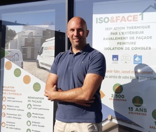 Photo de Thomas Page France devant ISO&FACE pour France Bleu Gironde|Photo de Thomas Page C Ma Terre
