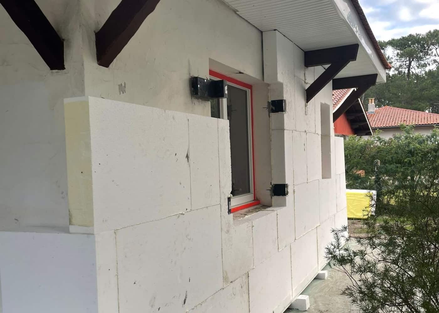 Isolation extérieure d'une maison à Biscarosse