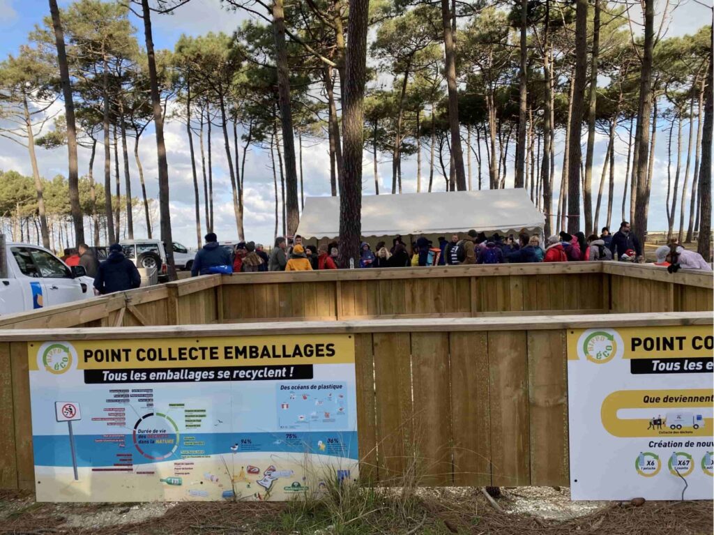 Recyclage des déchets lors de l'opération plage propre
