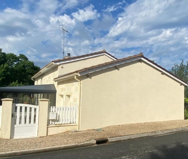 À Minzac, ravalement et isolation thermique par l&rsquo;extérieur de cette maison — après chantier