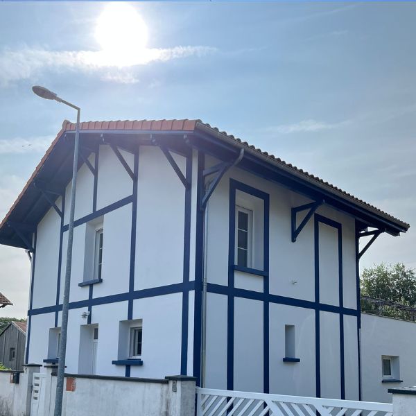 Gros ravalement de façade sur Le Teich après 2