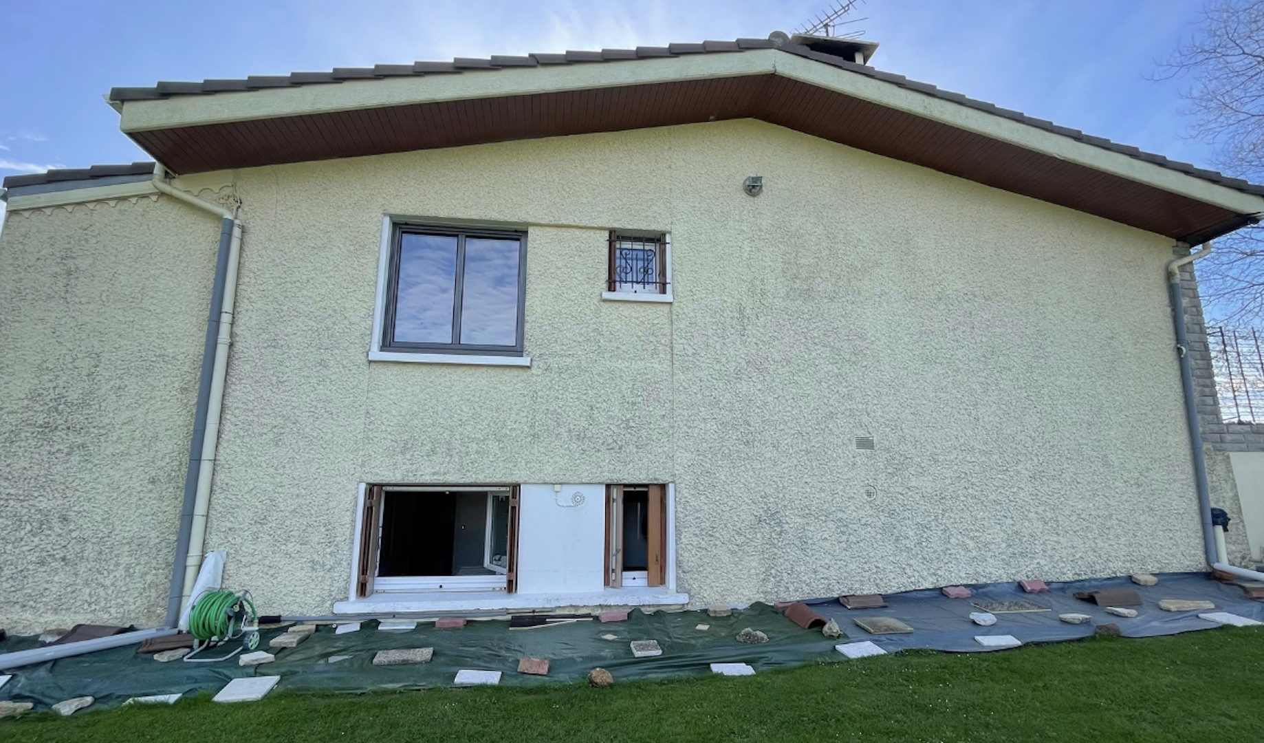 Isolation par l&rsquo;extérieur à St Boes — avant chantier
