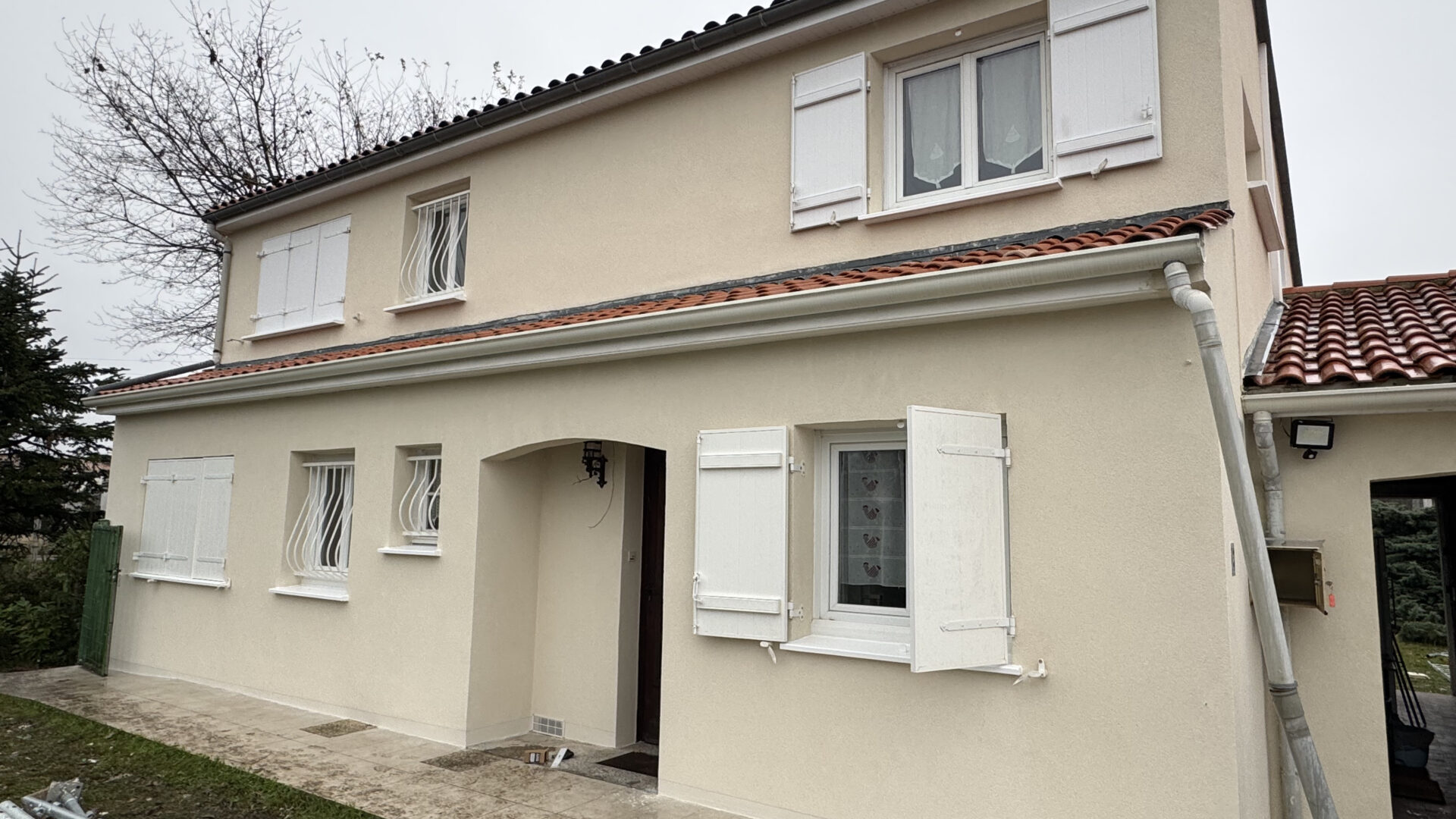 Résultat en photos d'un ravalement de façade à Rochefort