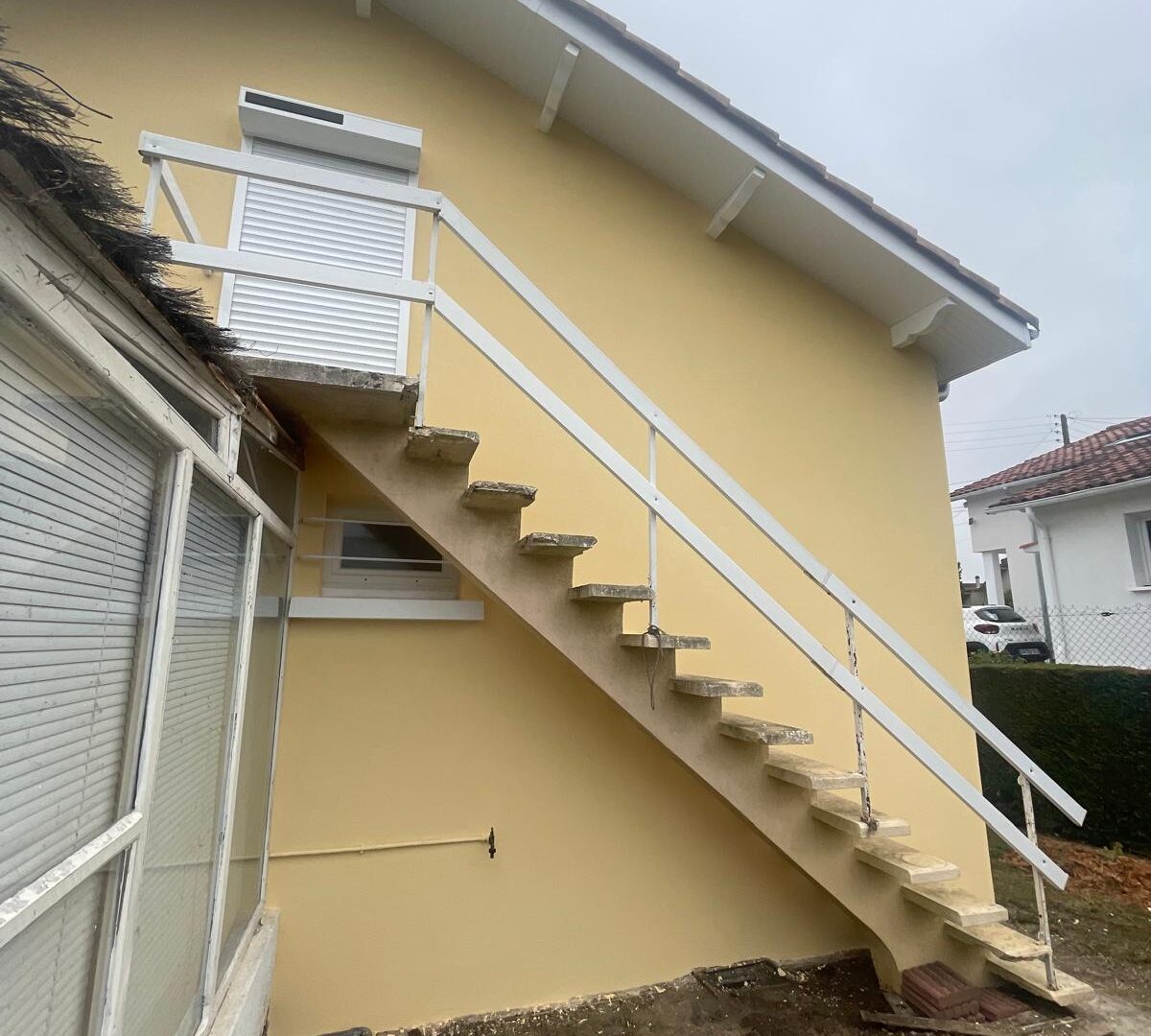 Ravalement de façade à Pau sur une maison de ville